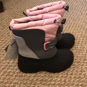 Totes girls pink snow boots.